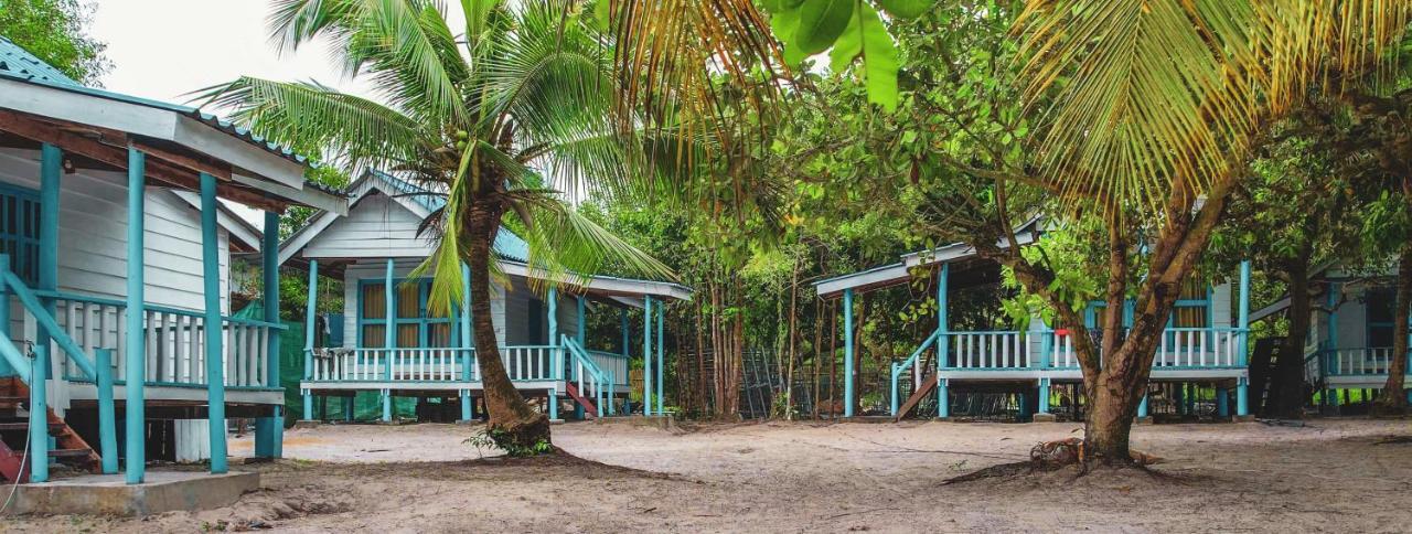 Mad Monkey Koh Rong Hostel Kaoh Touch Exterior photo