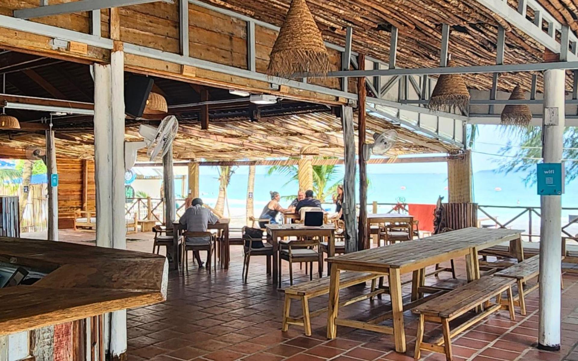 Mad Monkey Koh Rong Hostel Kaoh Touch Exterior photo