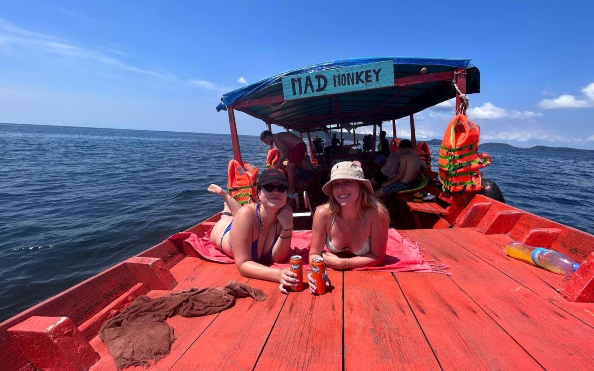 Mad Monkey Koh Rong Hostel Kaoh Touch Exterior photo