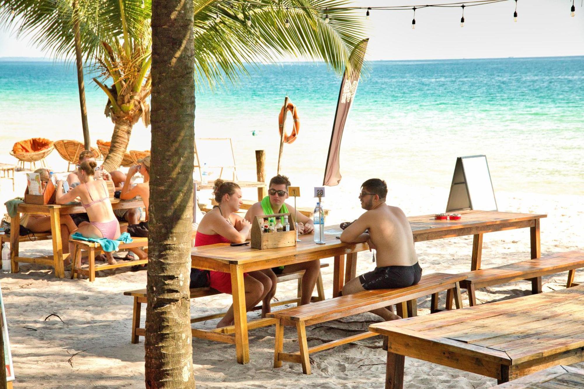 Mad Monkey Koh Rong Hostel Kaoh Touch Exterior photo