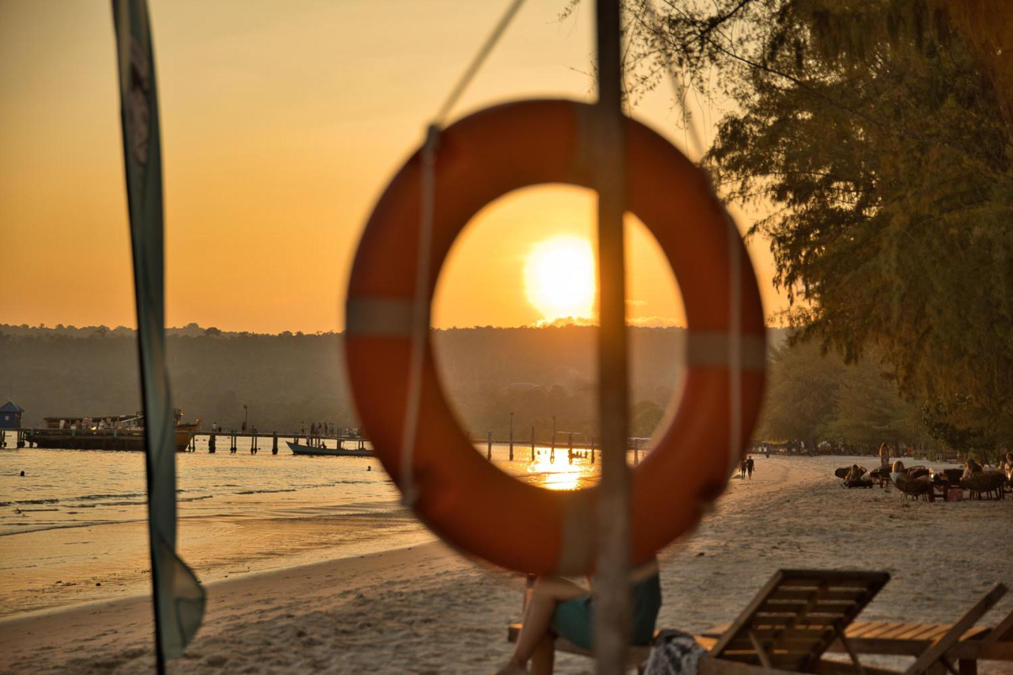 Mad Monkey Koh Rong Hostel Kaoh Touch Exterior photo