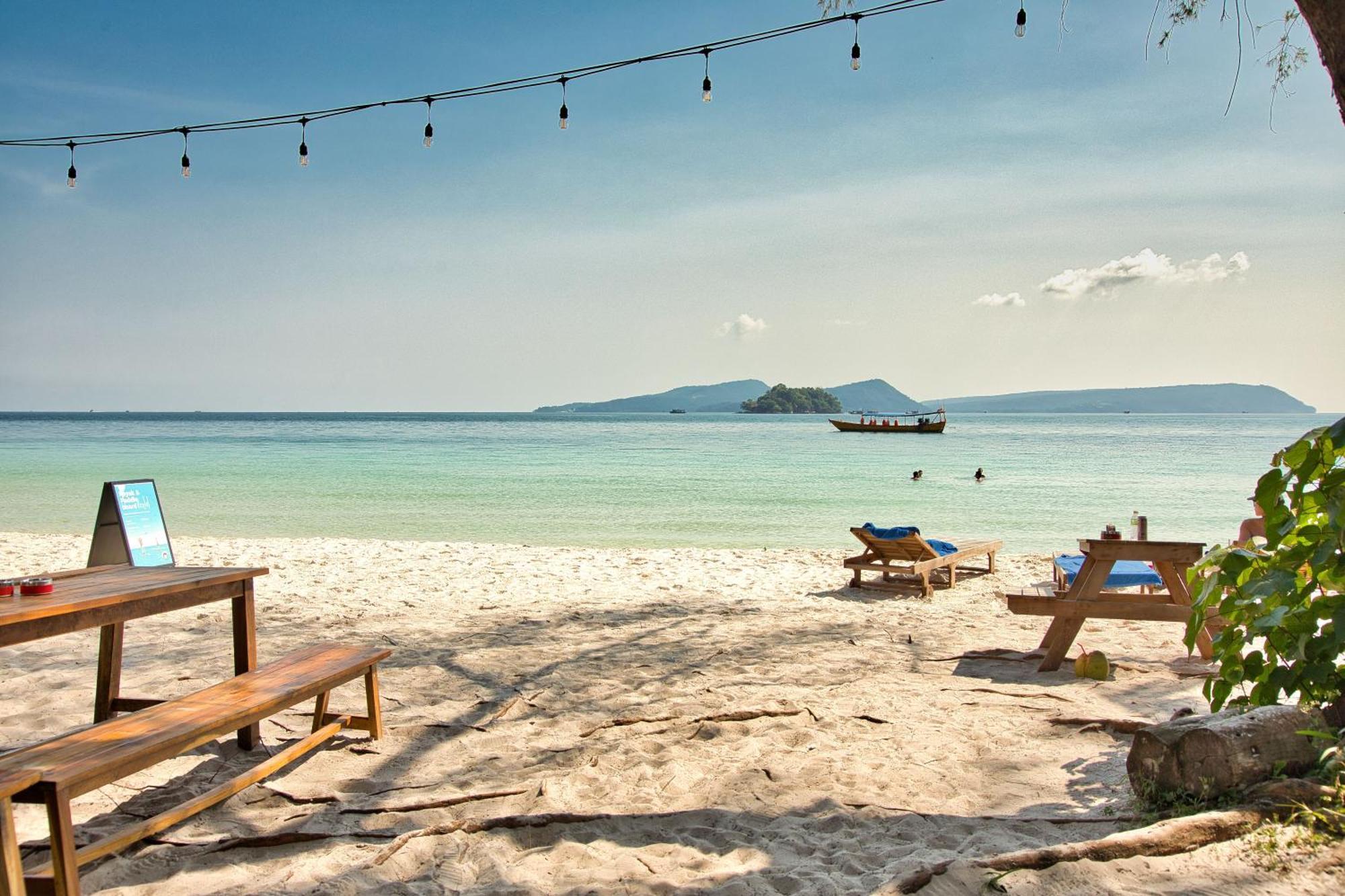 Mad Monkey Koh Rong Hostel Kaoh Touch Exterior photo